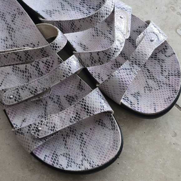 SAS Iskia Pink Snake Print Leather Slide Sandals Slip On 3 Strap SZ 8M US - Picture 6 of 7